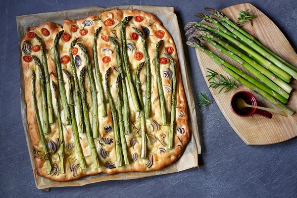 Spargel Focaccia