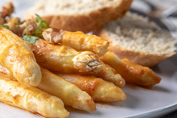 Ofenspargel mit Tomaten-Honig-Marinade